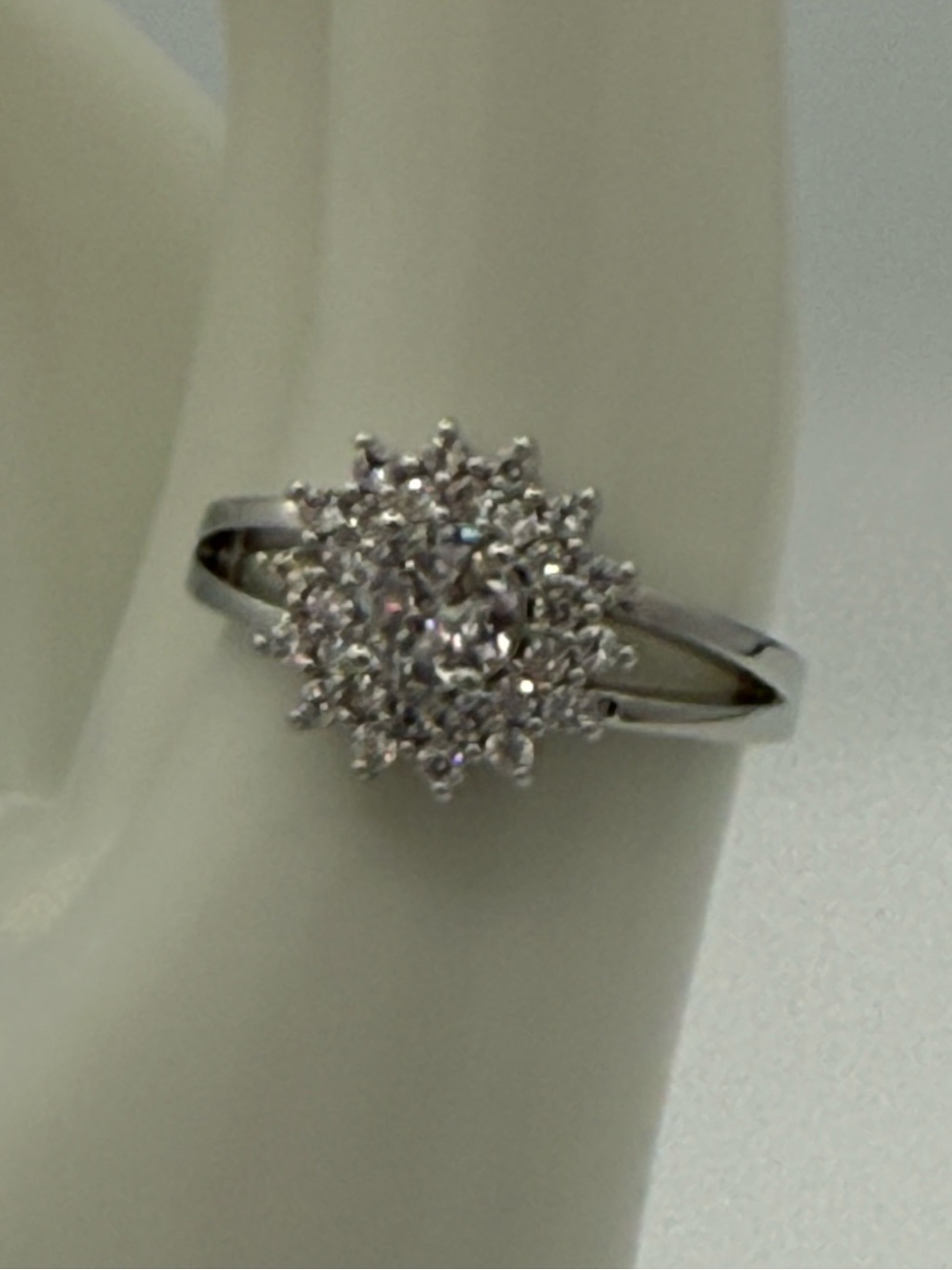 Classic Size 7 Synthetic CZ Halo Ring Elegant Chic Sparkling